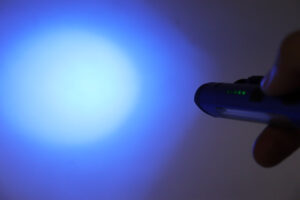 Lanterna de Led Multifuncional com UV e Laser