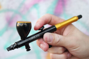 AEROGRAFO DE GRAVIDADE DUPLA AÇÃO BICO 0.3MM /9ML EDIÇÃO ESPECIAL BLACK&GOLD